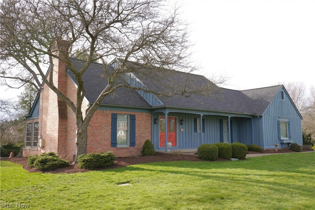 1235 Briarview Avenue, North Canton, OH