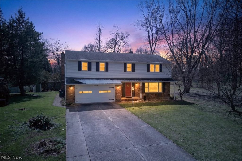 1044 Linden Lane, Lyndhurst, OH