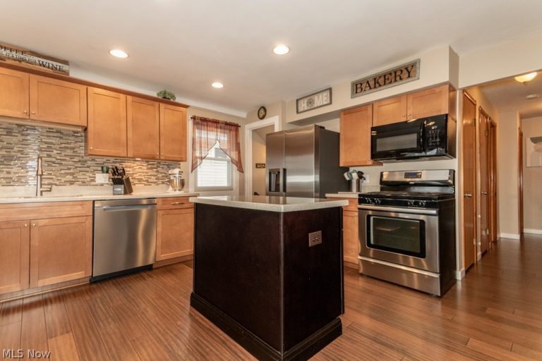 8325 Kenton Avenue, Parma, OH - Photo 5