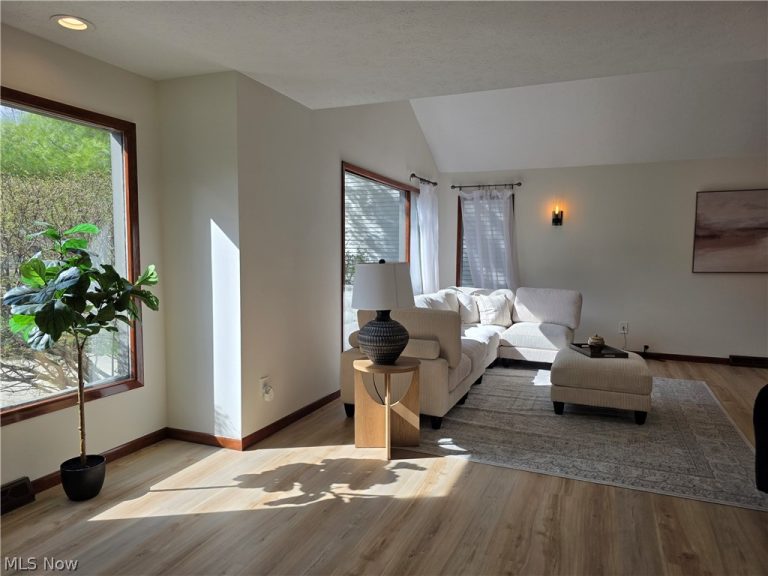 5009 Lansdowne Drive, Solon, OH - Photo 2