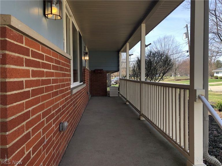 330 Cardinal Drive, Medina, OH - Photo 2