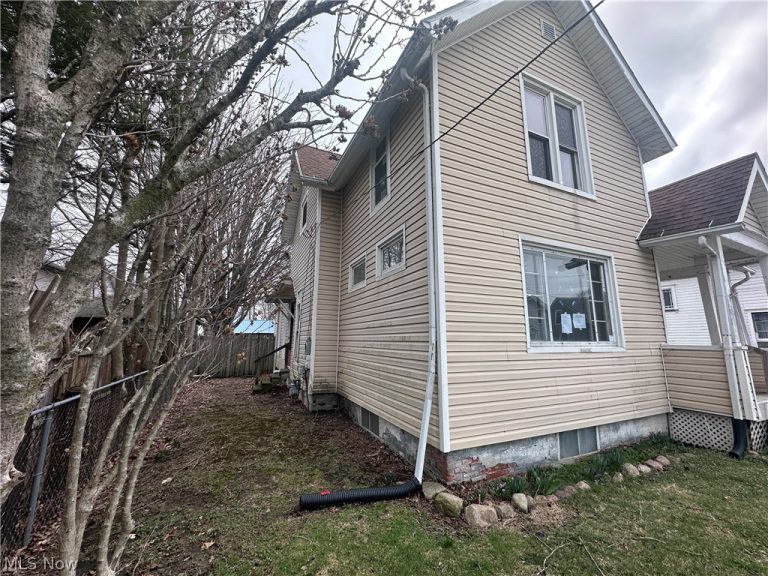 284 Clay, Conneaut, OH - Photo 4