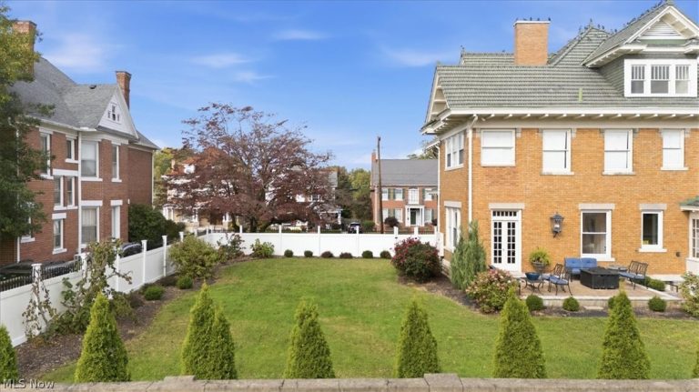 1358 Market Street, Parkersburg, WV - Photo 4