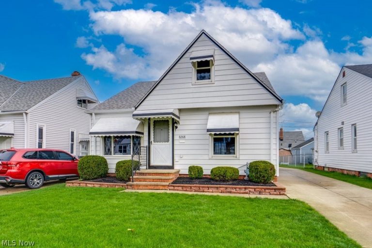 8208 Wainstead Drive, Parma, OH, 44129