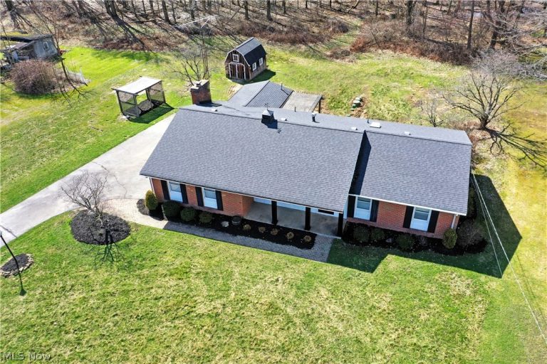 928 Bedford Road, Brookfield, OH - Photo 5