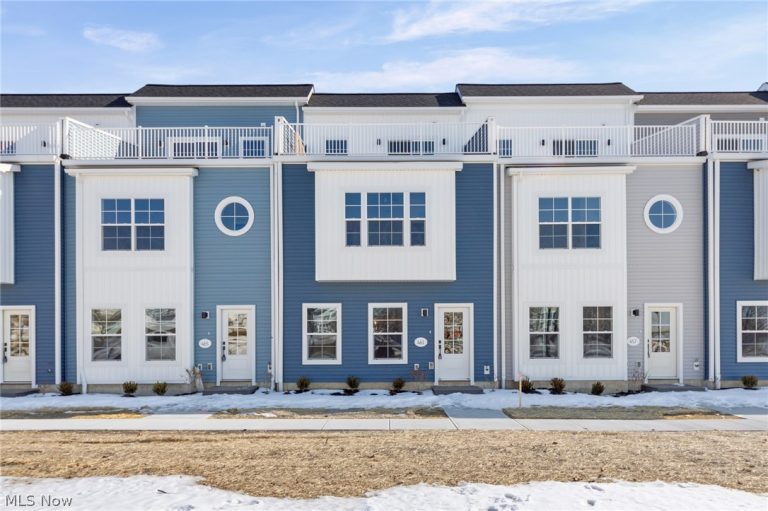 461 Harbor Lane, Lorain, OH, 44052