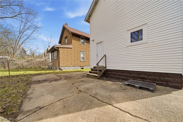 912 Ashland Avenue, Akron, OH - Photo 6