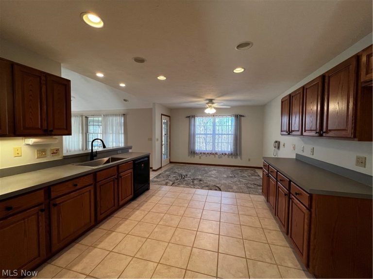 6140 Kelley Lane, Parma, OH - Photo 3