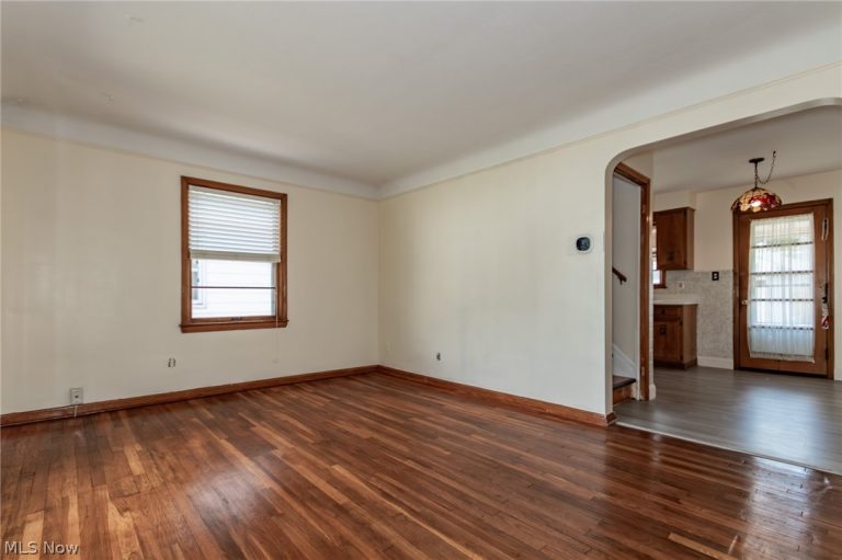 306 323rd Street, Willowick, OH - Photo 6