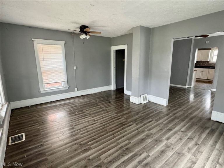 859 Whitcomb Road, Cleveland, OH - Photo 5