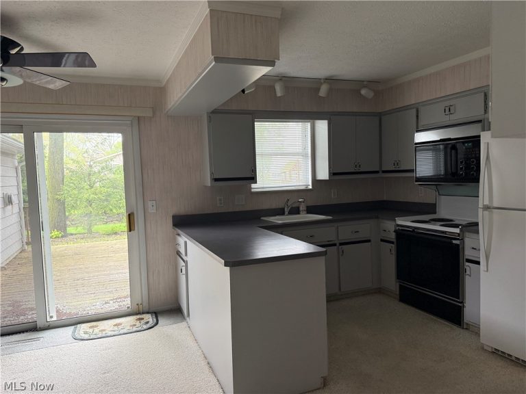 26958 Hyannisport Drive, North Olmsted, OH - Photo 4