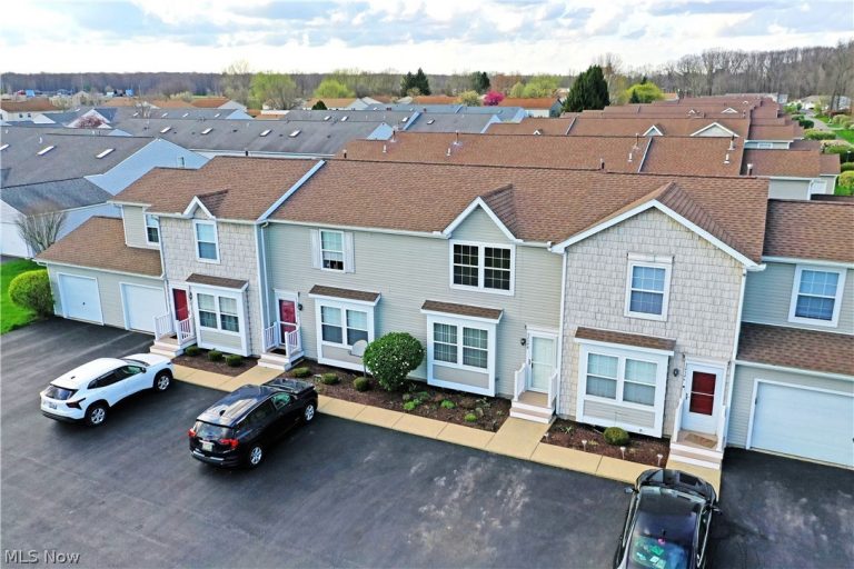 3254 Deer Trail #B, Cortland, OH - Photo 4