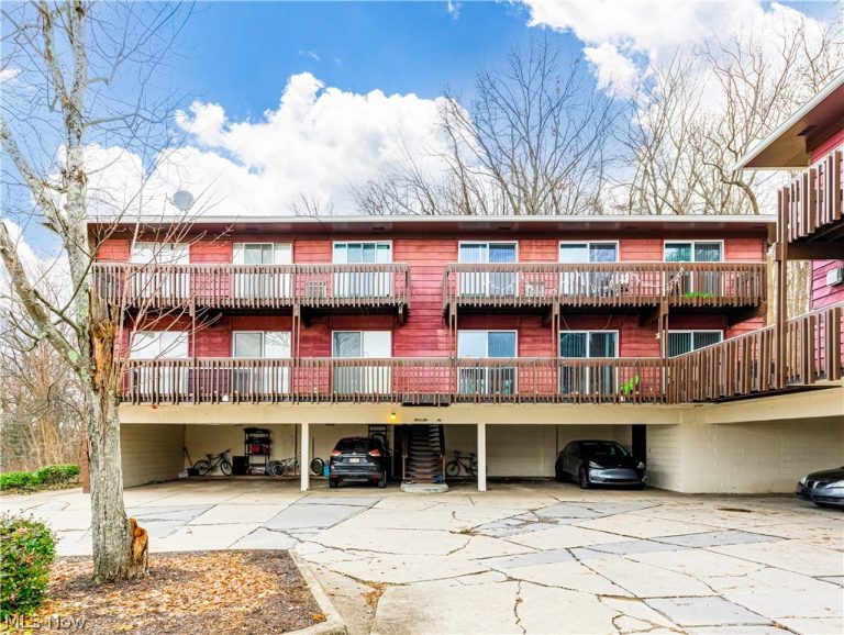 2550 Chamberlain Road #A3, Fairlawn, OH, 44333