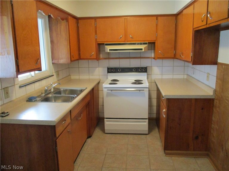 2940 6th Street #4, Cuyahoga Falls, OH - Photo 4