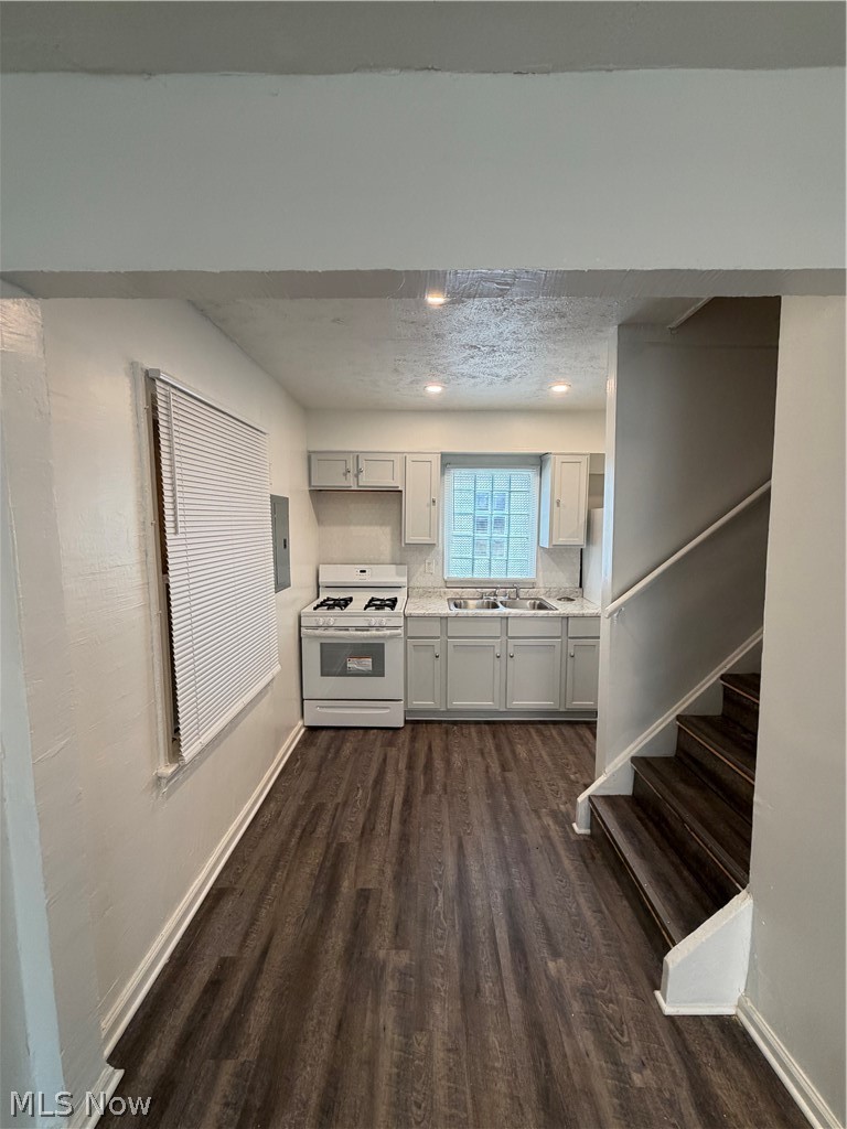 11912 Holborn Avenue, Cleveland, OH - Photo 6