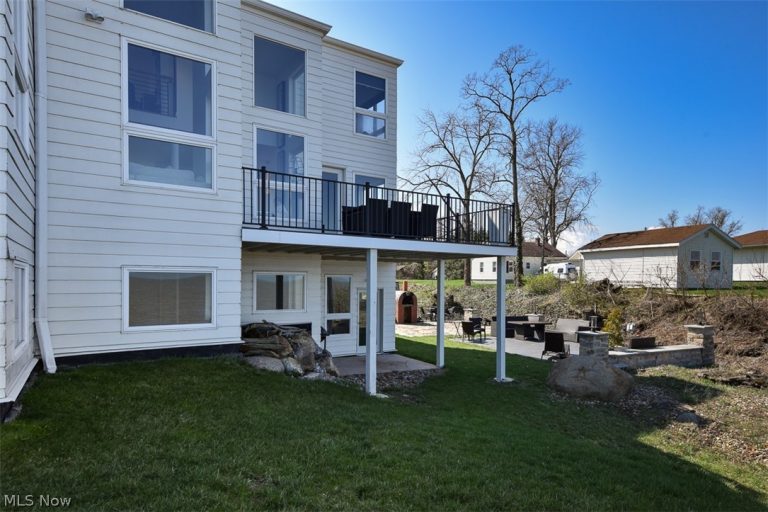 280 Buckeye Drive #7, Sheffield Lake, OH - Photo 2
