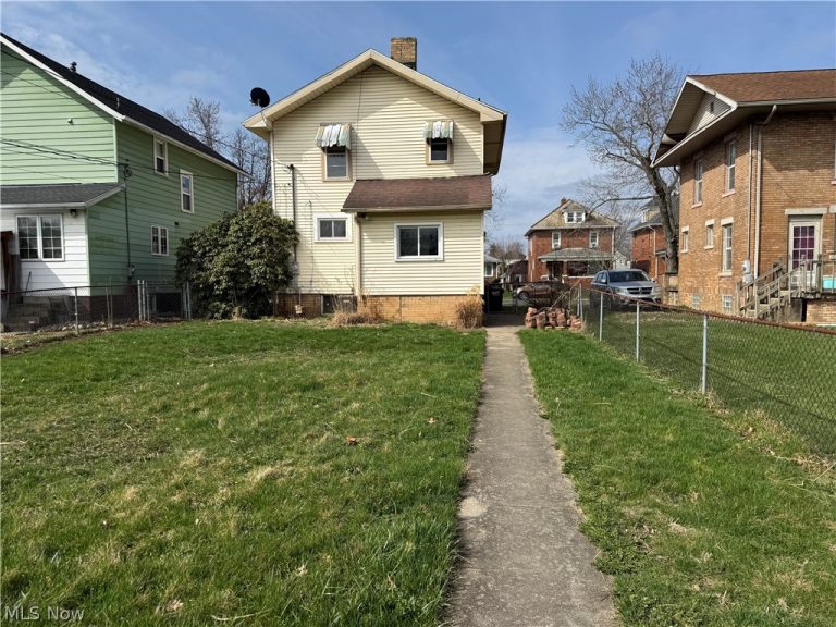 717 Dawson Street, Uhrichsville, OH - Photo 2