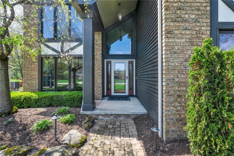 3640 Parson Pond Circle, Westlake, OH - Photo 2