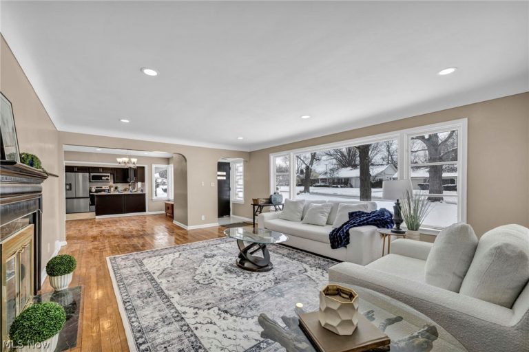 1081 Carver Road, Cleveland Heights, OH - Photo 8