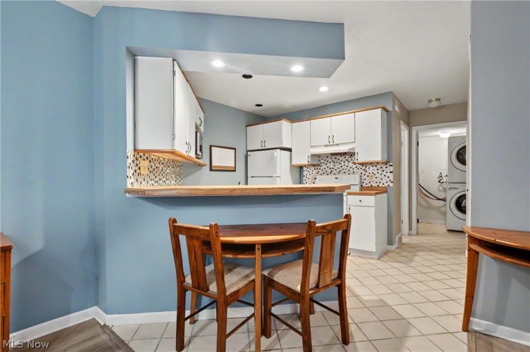 1323 Red Tail Hawk Court #4, Youngstown, OH - Photo 5