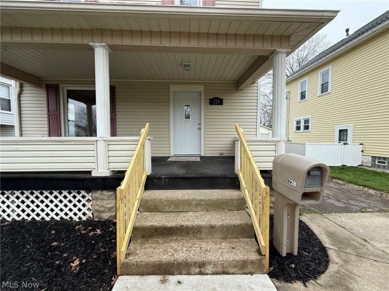 728 Oak Street, New Philadelphia, OH - Photo 2