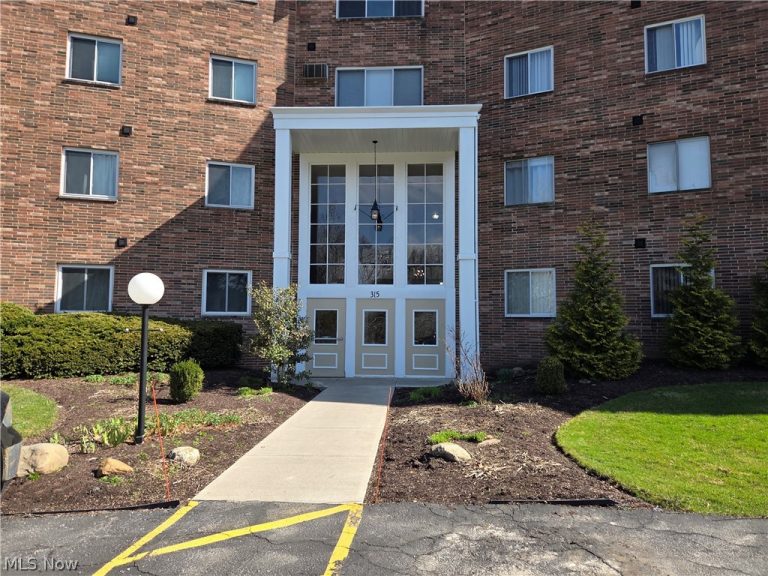 315 Solon Rd #309, Chagrin Falls, OH, 44022