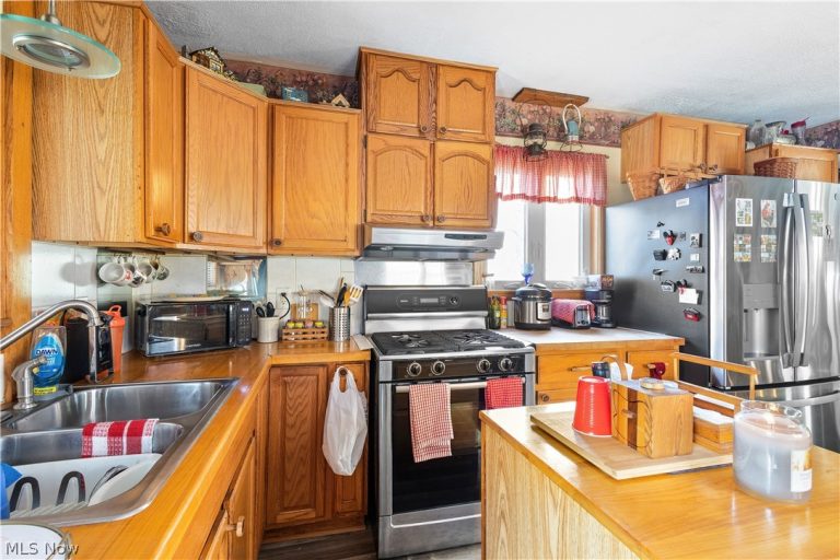 18990 New Gottengen Road, Salesville, OH - Photo 6