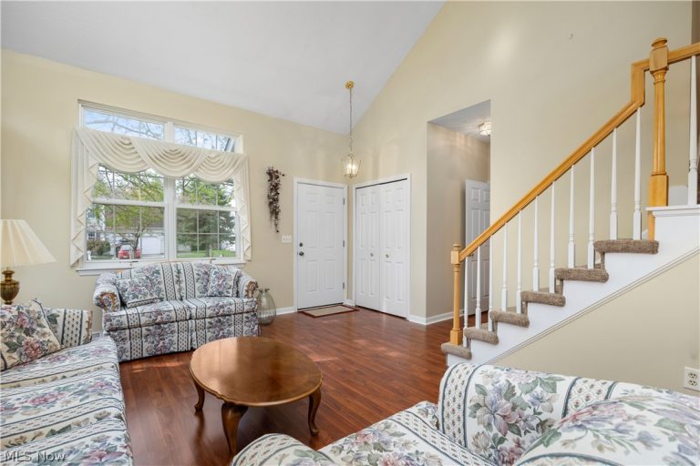 27070 Glenside Lane, Olmsted Twp, OH - Photo 5