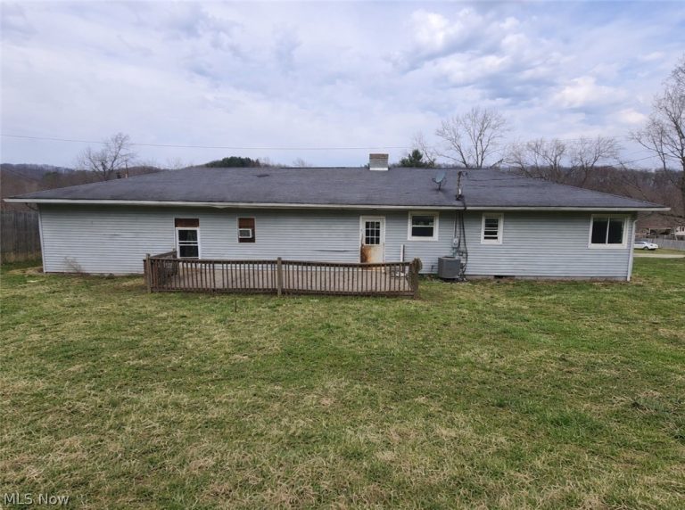6869 Wardell Hollow Road, Uhrichsville, OH - Photo 2