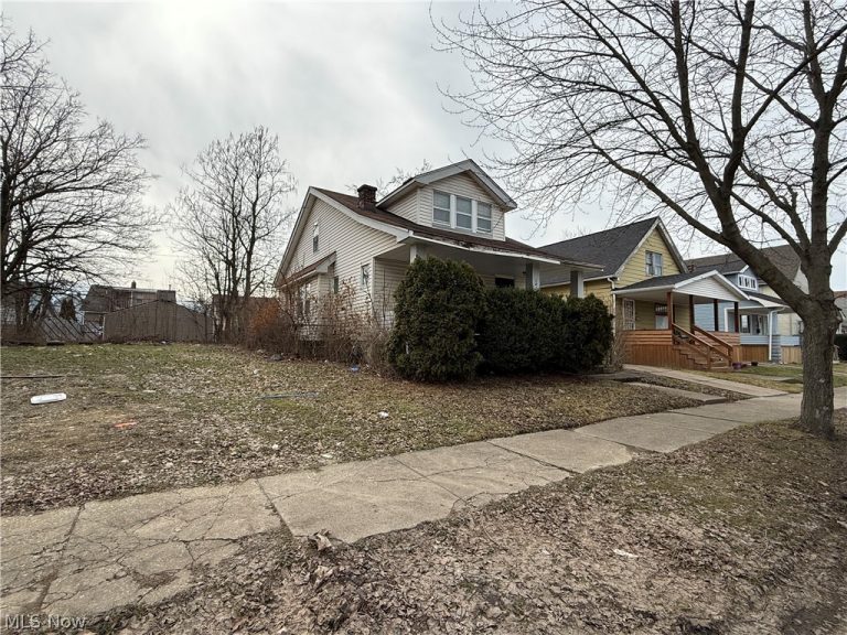 14202 Glendale Avenue, Cleveland, OH - Photo 2