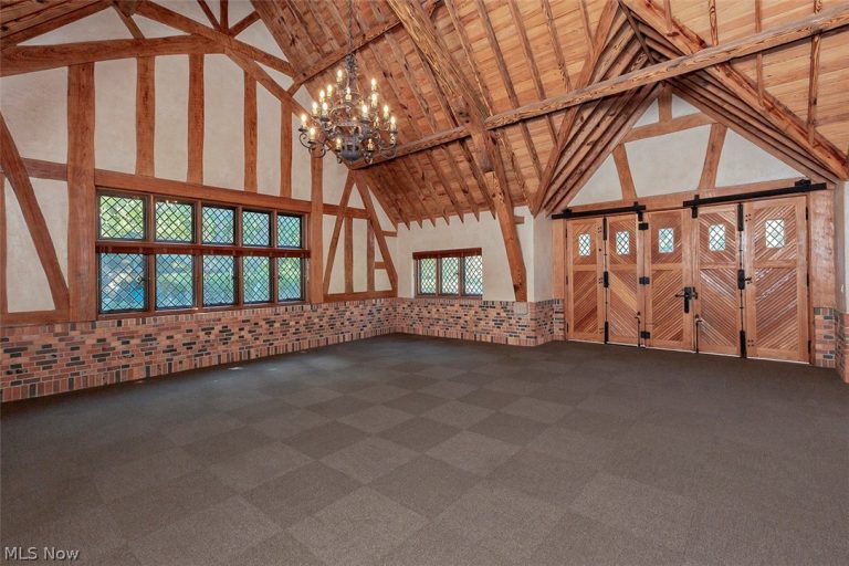 7020 Woodland Road, Chagrin Falls, OH - Photo 6