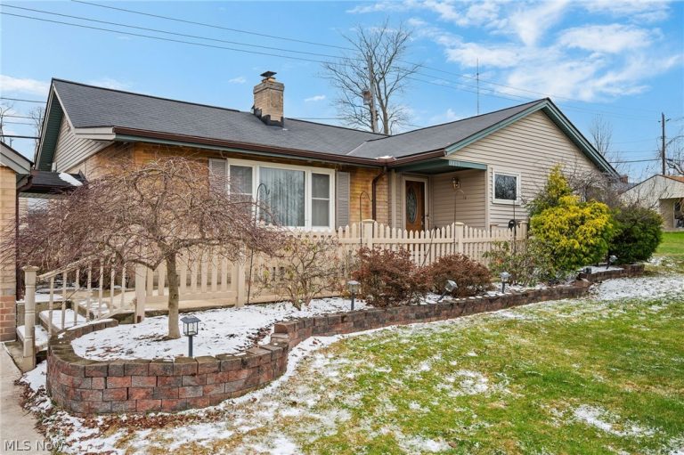3803 Center Drive, Parma, OH - Photo 3