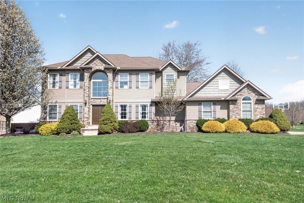 1215 Springbury Drive, Uniontown, OH