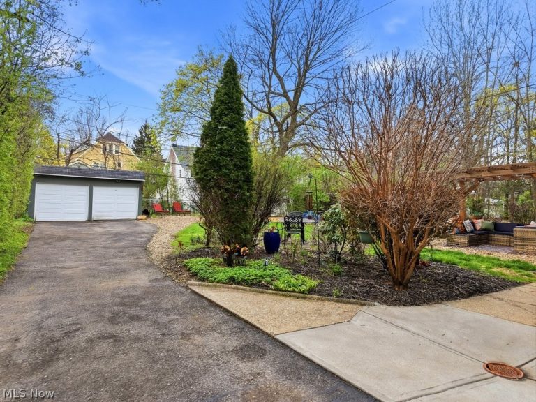 3154 Overlook Road, Cleveland Heights, OH - Photo 3