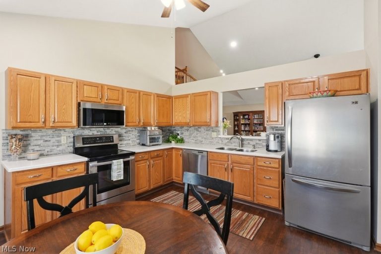 16506 Sunwood Oval, Strongsville, OH - Photo 6