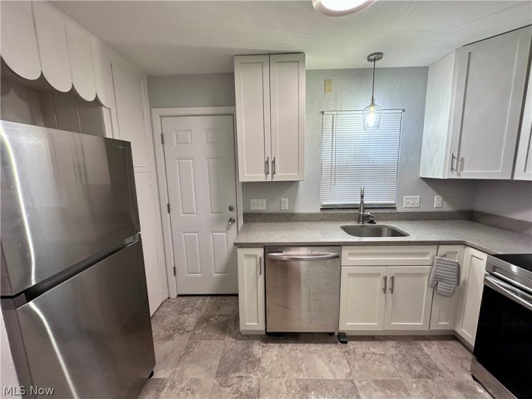 1093 Main Street, Akron, OH - Photo 2