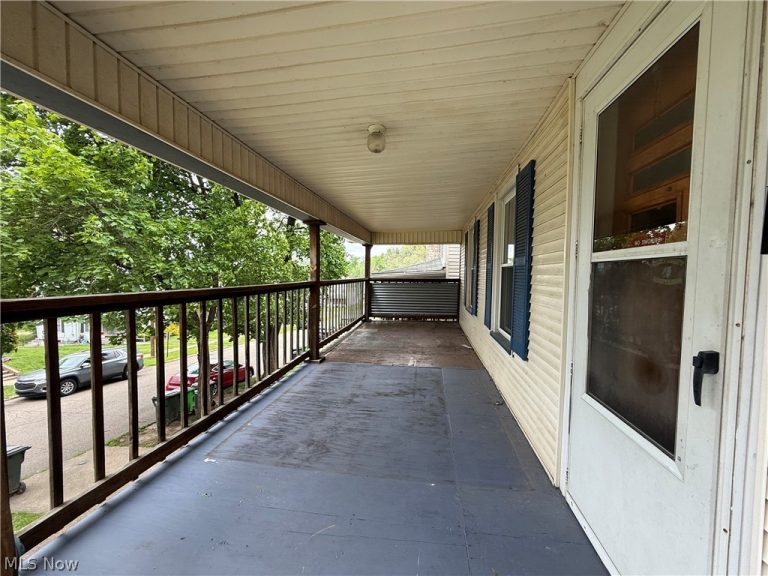 306 4th Street, Uhrichsville, OH - Photo 2