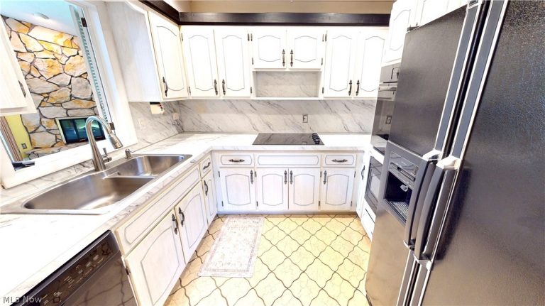 17652 Walnut Trail, Chagrin Falls, OH - Photo 6