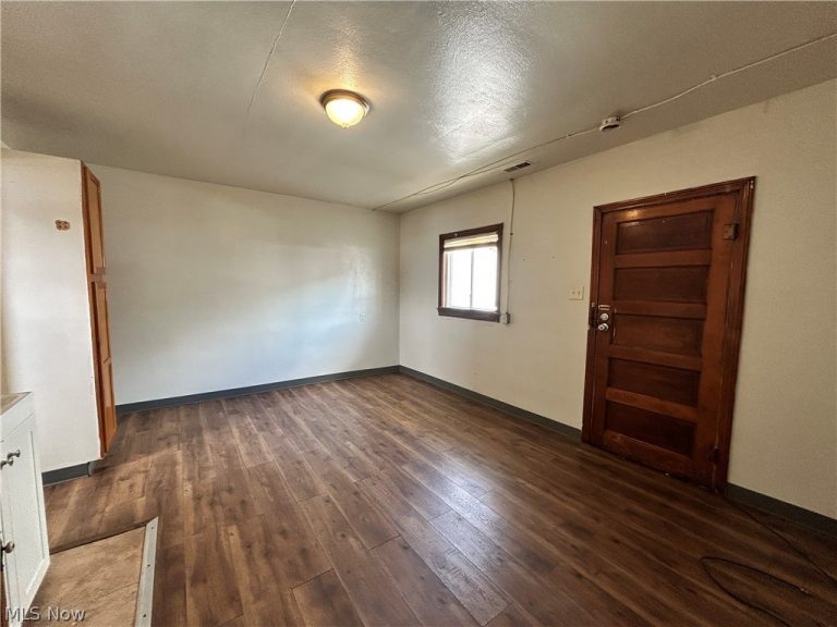 1120 Main Street #3, Follansbee, WV - Photo 4