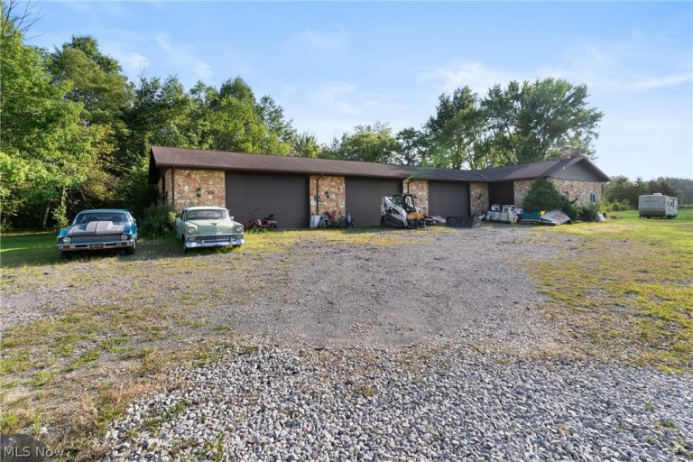 11950 Castleton Lane, Grafton, OH - Photo 6