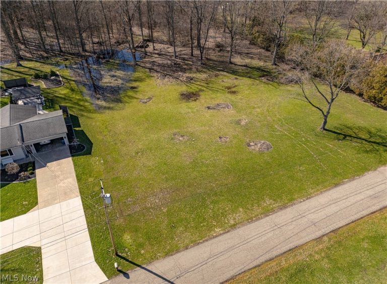 819 Swift Drive, Vienna, OH - Photo 2