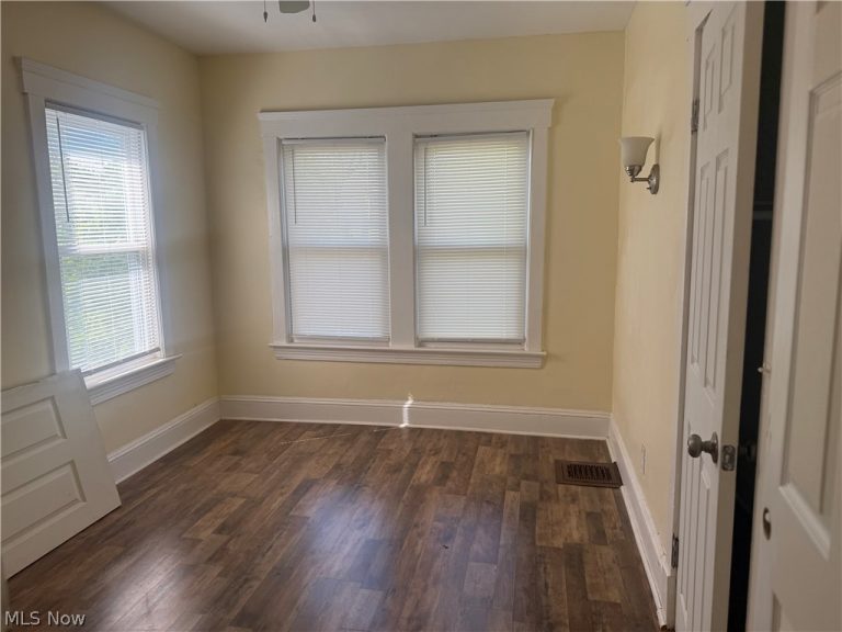 10318 Somerset Avenue, Cleveland, OH - Photo 6