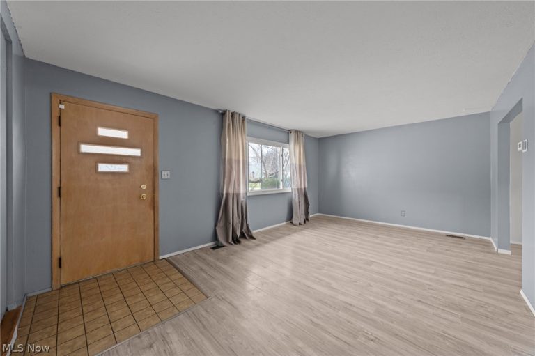 6516 Glenallen Avenue, Solon, OH - Photo 4