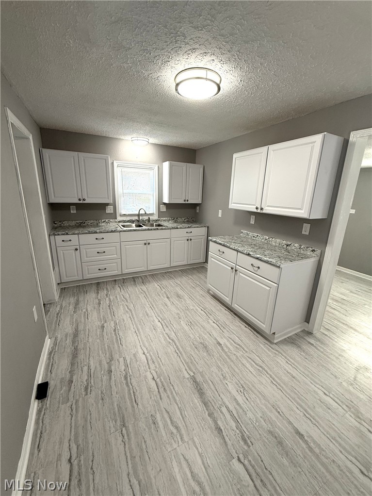 390 Cole Avenue, Akron, OH - Photo 6