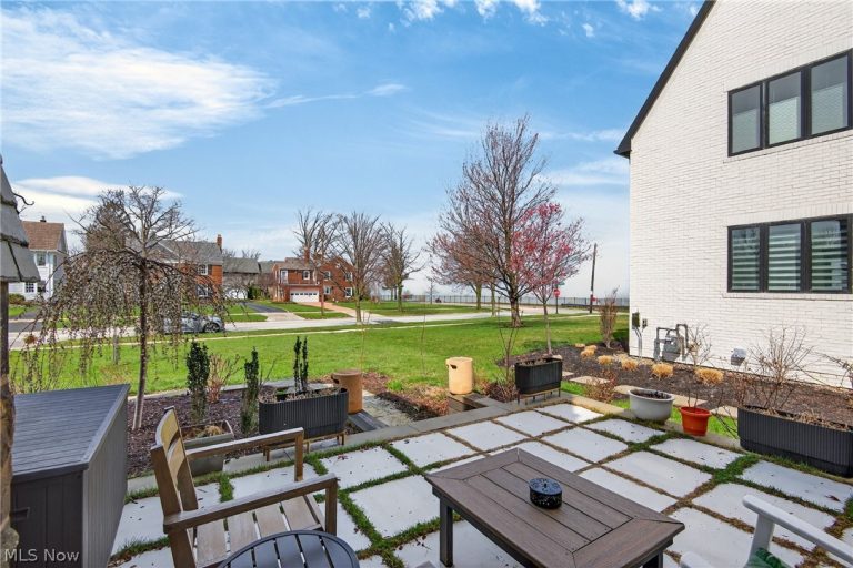 1017 Wilbert Road, Lakewood, OH - Photo 4