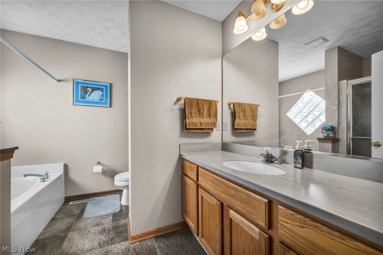 12804 Heritage Trail, North Royalton, OH - Photo 8