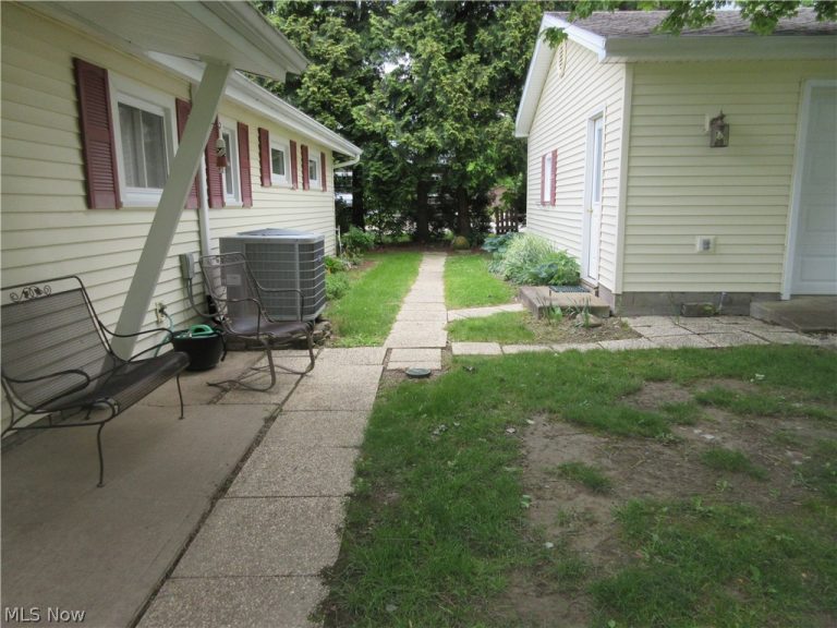 5991 Lake Shore Drive, Andover, OH - Photo 2