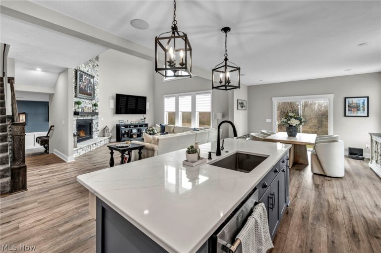 2818 Weeping Pine Drive, Medina, OH - Photo 6