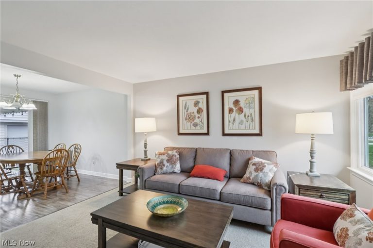 6168 Thistlewood Drive, Mentor, OH - Photo 4