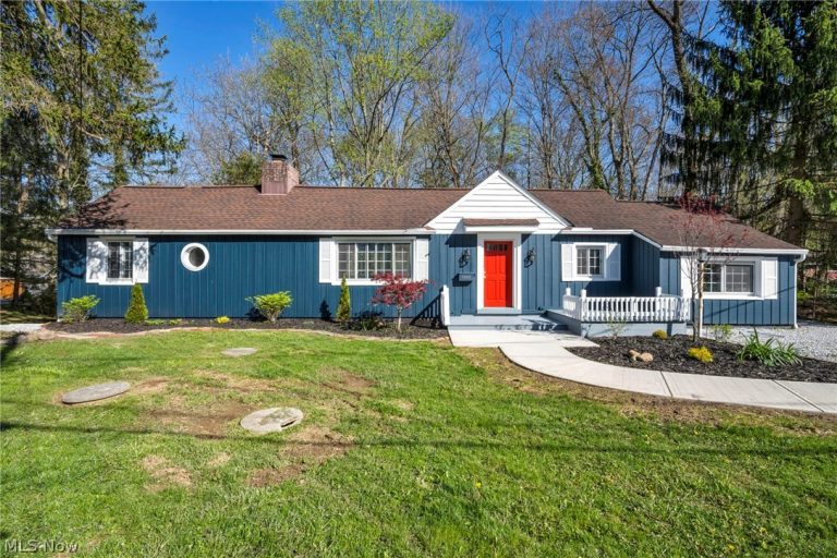 7339 River Road, Olmsted Falls, OH - Photo 2